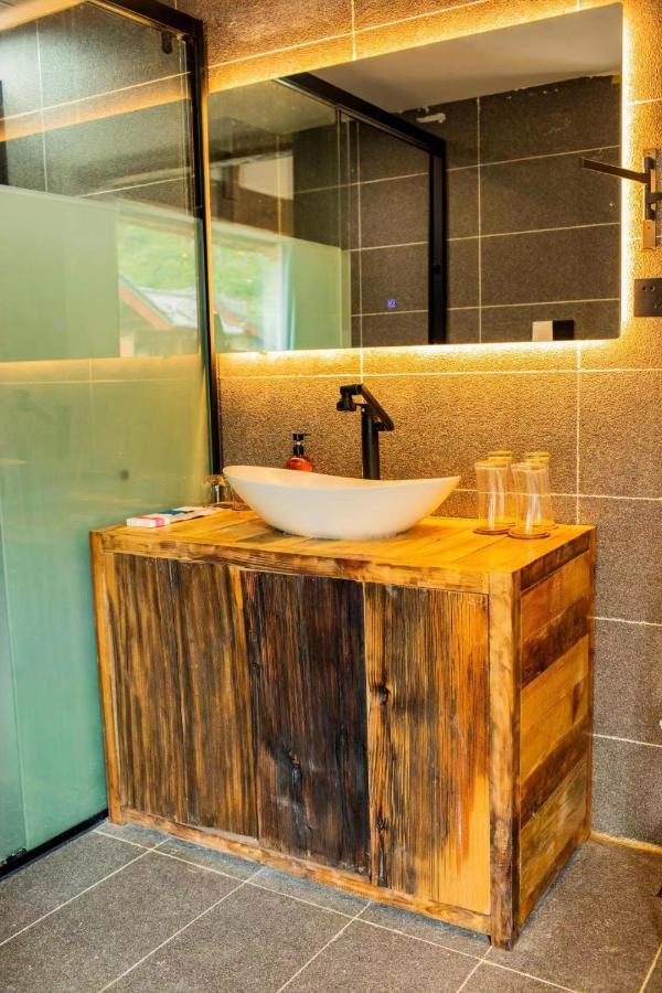 Lijiang Yunqi Holiday Guesthouse מראה חיצוני תמונה